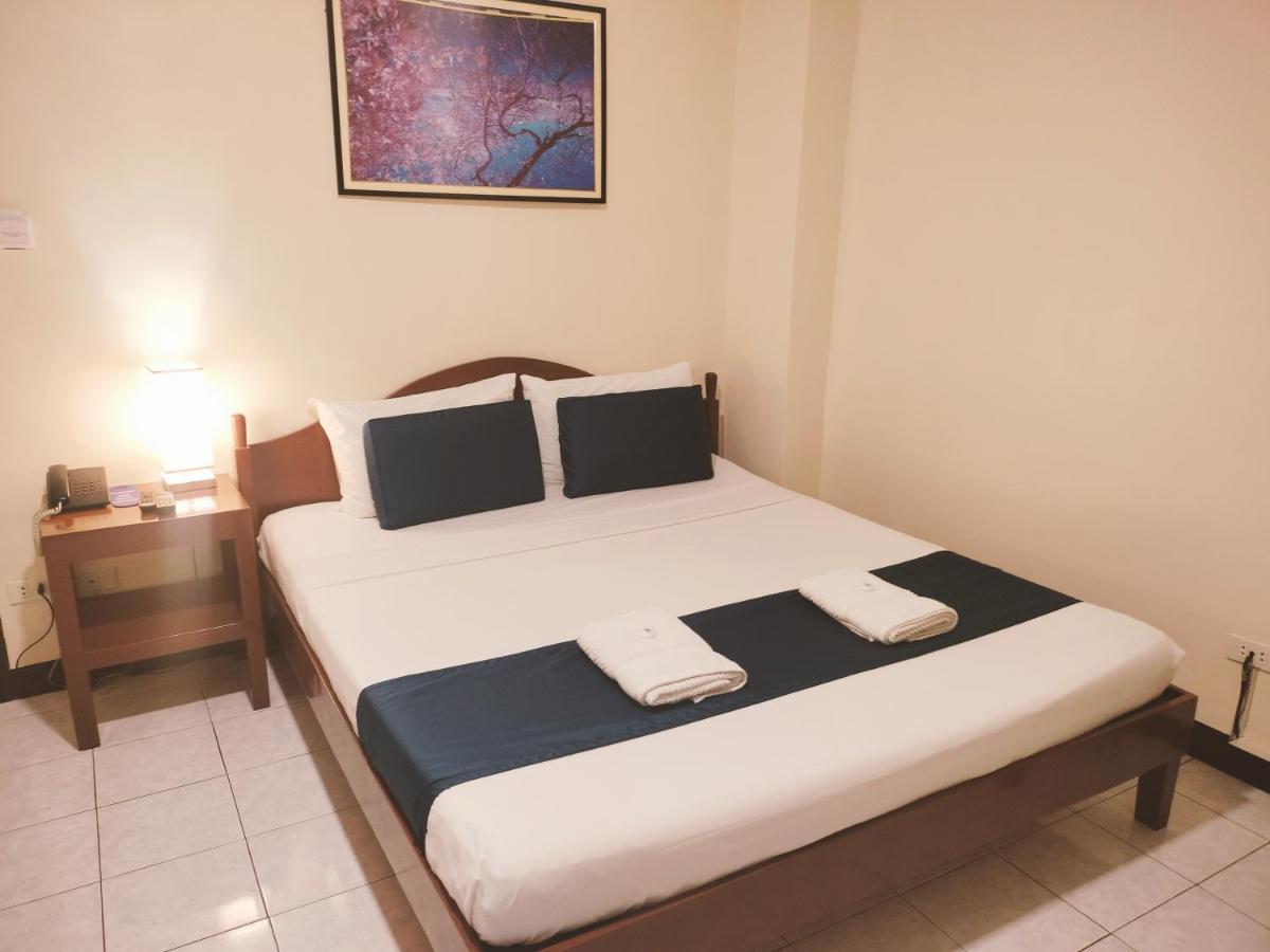 Fuente Hotel De Cebu Esterno foto