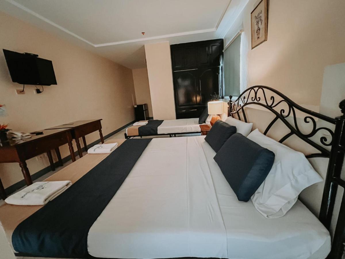 Fuente Hotel De Cebu Esterno foto