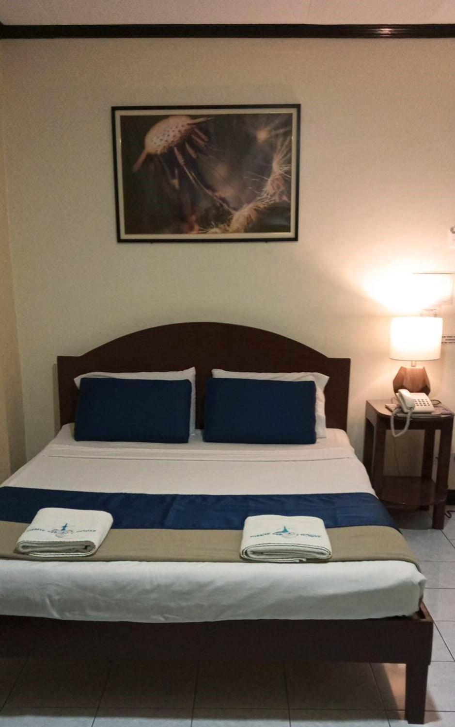 Fuente Hotel De Cebu Esterno foto
