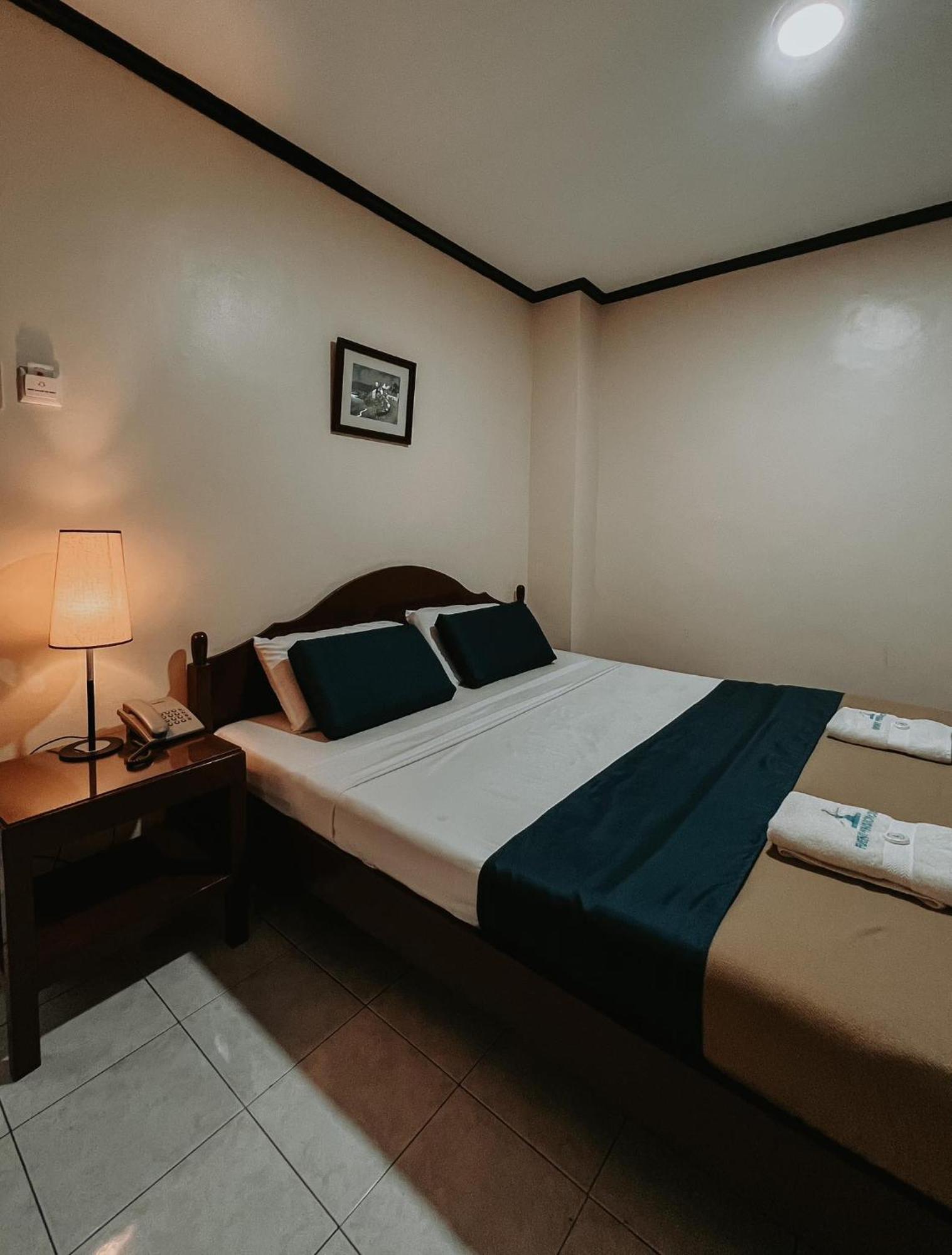 Fuente Hotel De Cebu Esterno foto